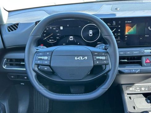 Used 2025 Kia K4 EX image 18