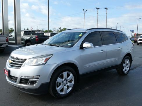 Used 2017 Chevrolet Traverse LT w/ Style and Technology Package image 8