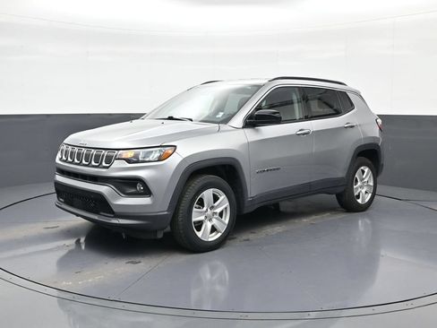 Used 2022 Jeep Compass Latitude w/ Convenience Group AWD/4WD image 4