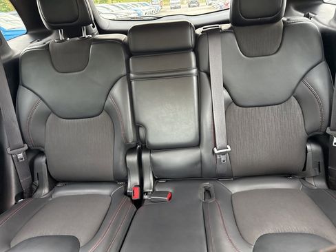 Used 2017 Jeep Cherokee Trailhawk image 11