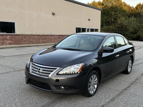 Used 2014 Nissan Sentra SV image 2