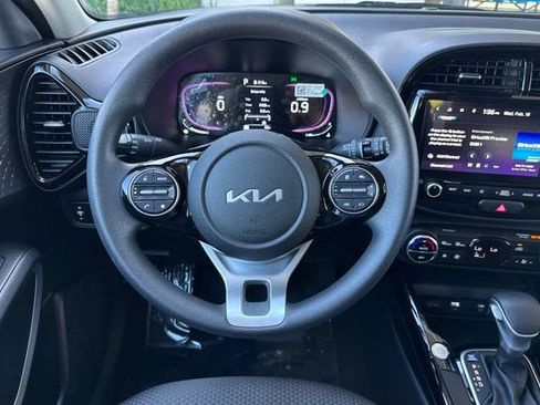 Used 2023 Kia Soul S image 16