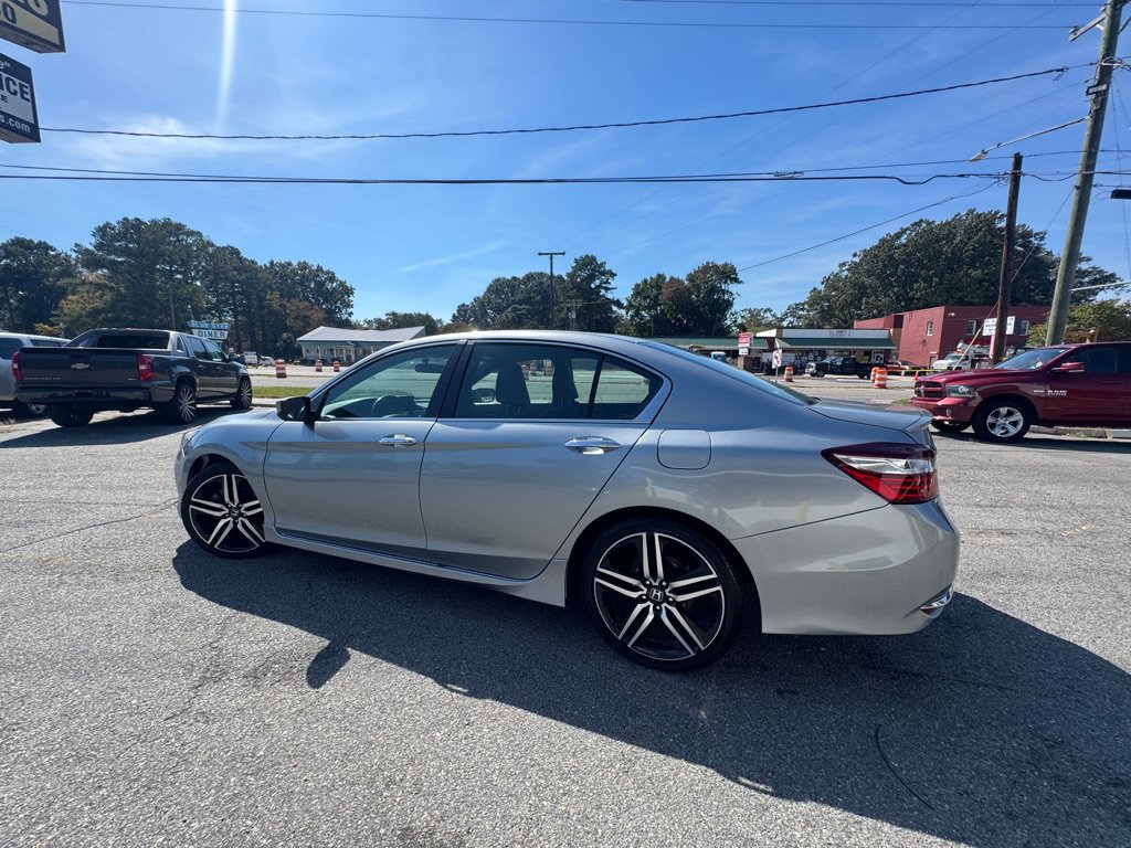 Used 2017 Honda Accord Sport image 7