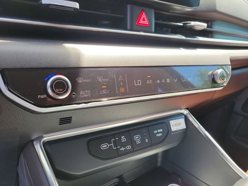 New 2026 Kia Carnival EX FWD image 25