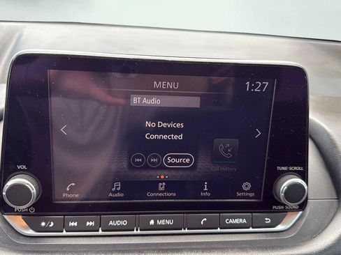 Used 2024 Nissan Rogue S AWD/4WD image 17