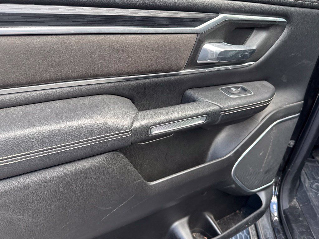 Used 2023 RAM 1500 Laramie AWD/4WD image 15