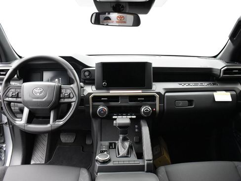 Used 2025 Toyota Tacoma SR AWD/4WD image 19