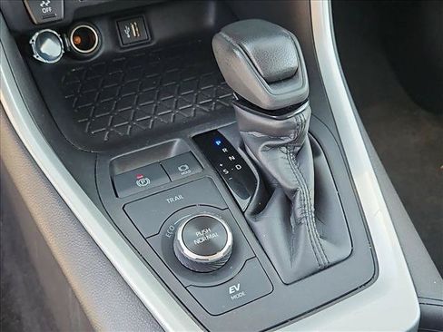 Used 2025 Toyota RAV4 XLE AWD/4WD image 15