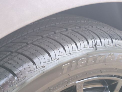 Used 2022 Kia Telluride EX w/ EX Premium Package AWD/4WD image 17