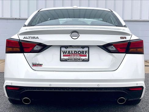 Used 2024 Nissan Altima 2.5 SR w/ SR Premium Package FWD image 5