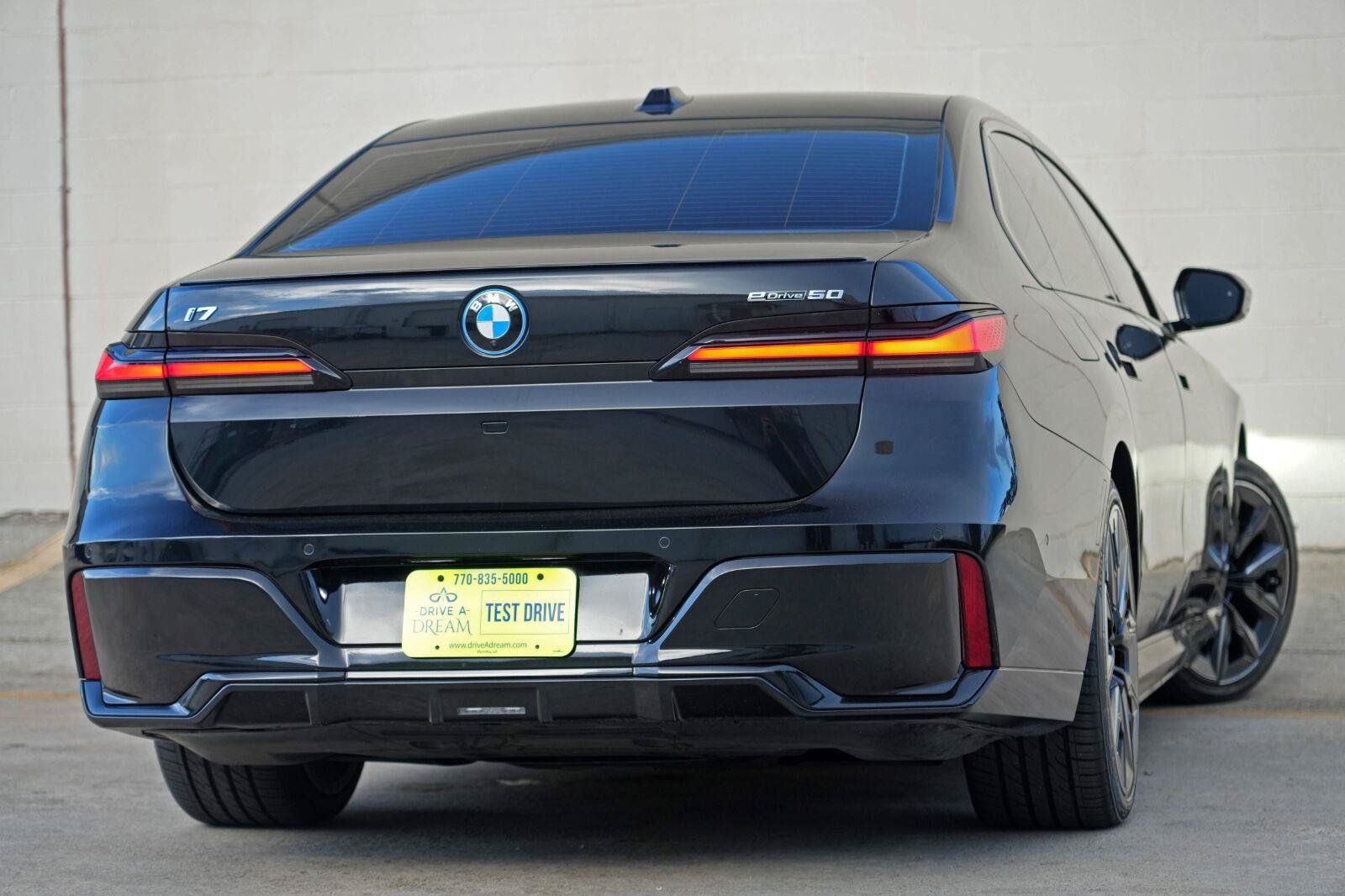 Used 2024 BMW i7 eDrive50 w/ M Sport Package RWD image 4