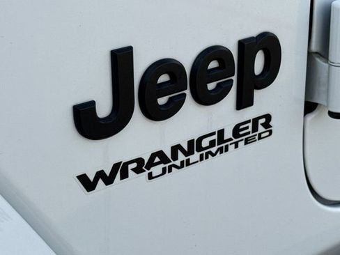 Used 2022 Jeep Wrangler Unlimited Sahara AWD/4WD image 6