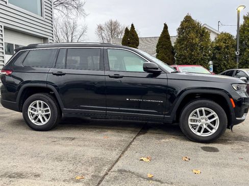 Used 2024 Jeep Grand Cherokee L Laredo image 2