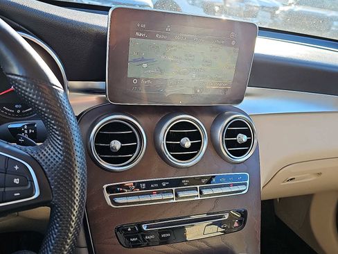 Used 2019 Mercedes-Benz GLC 350e 4MATIC image 19