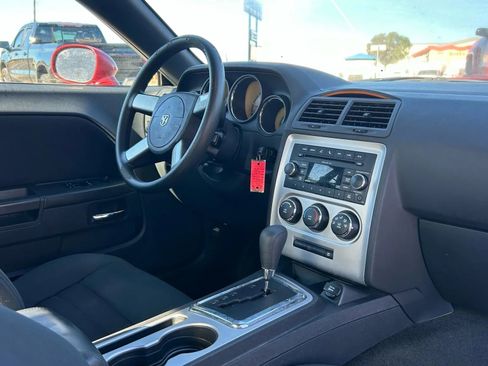 Used 2010 Dodge Challenger SE image 13