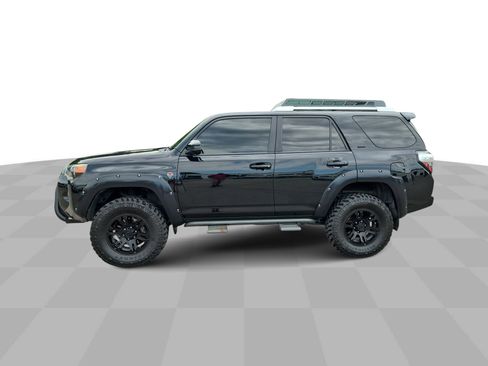 Used 2017 Toyota 4Runner SR5 AWD/4WD image 6