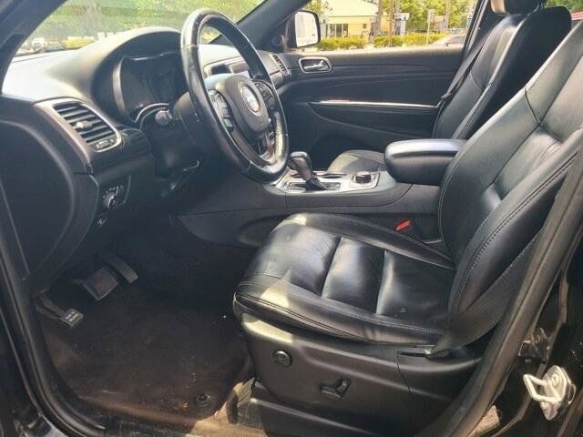 Used 2019 Jeep Grand Cherokee Laredo AWD/4WD image 4