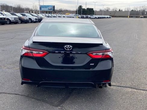 Used 2023 Toyota Camry SE FWD image 4