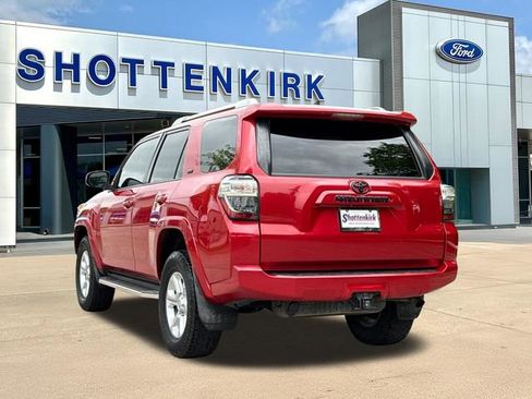 Used 2018 Toyota 4Runner SR5 AWD/4WD image 7