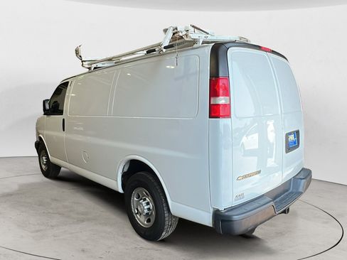Used 2018 Chevrolet Express 2500 RWD image 4