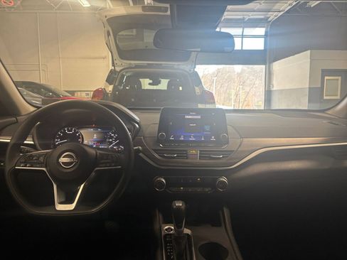 Used 2025 Nissan Altima 2.5 SV image 34