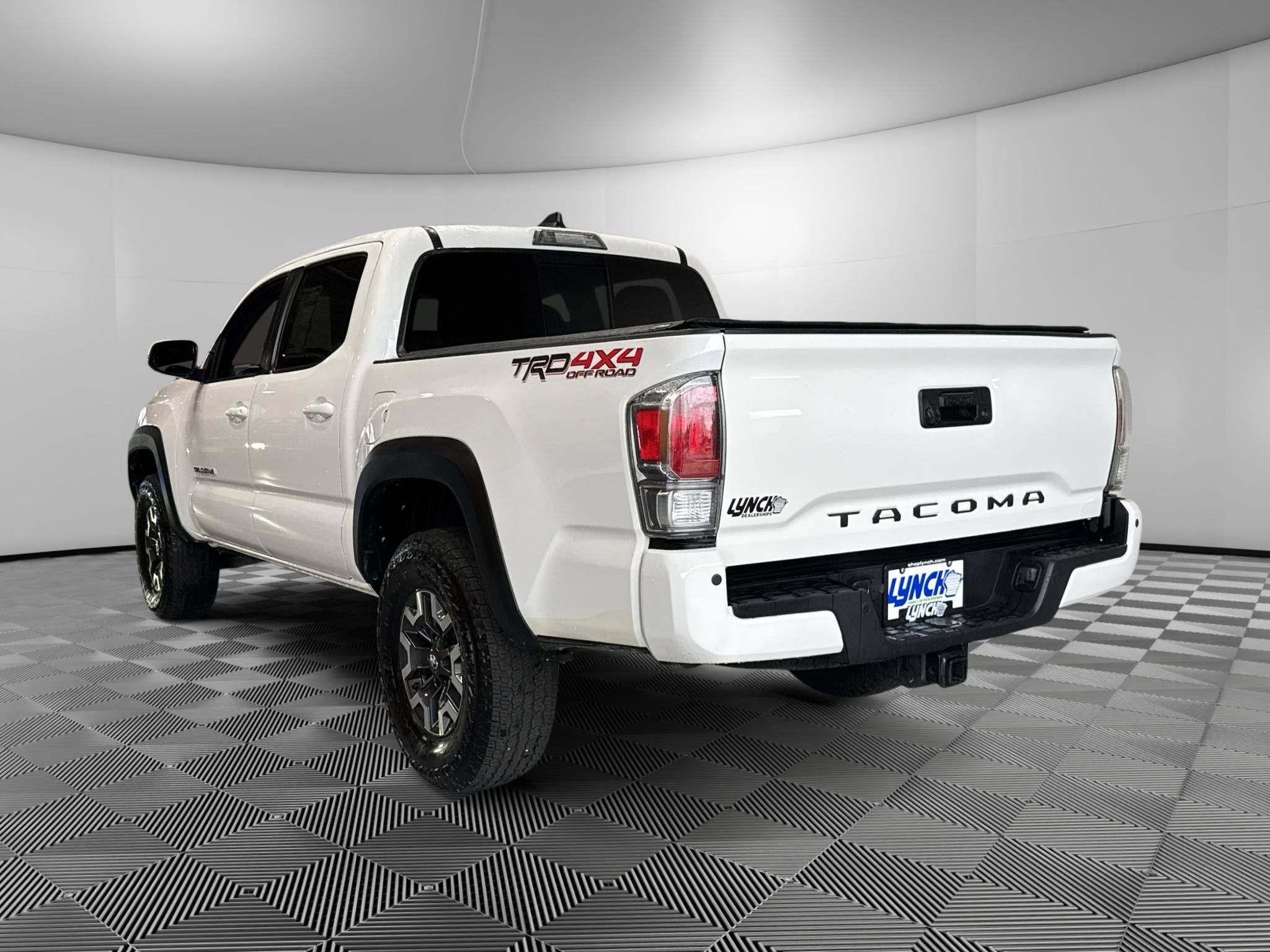 Used 2021 Toyota Tacoma TRD Off-Road w/ TRD Premium Off Road Package AWD/4WD image 3