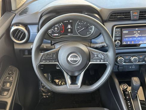 Used 2025 Nissan Versa SV FWD image 27