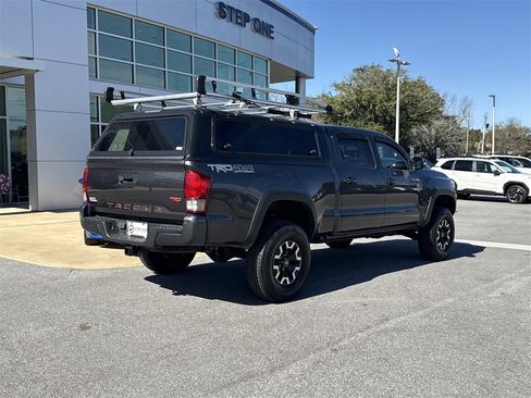 Used 2017 Toyota Tacoma TRD Off-Road image 8