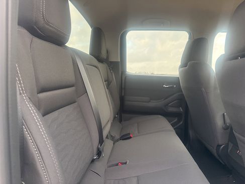 Used 2024 Nissan Frontier SV w/ Technology Package image 16