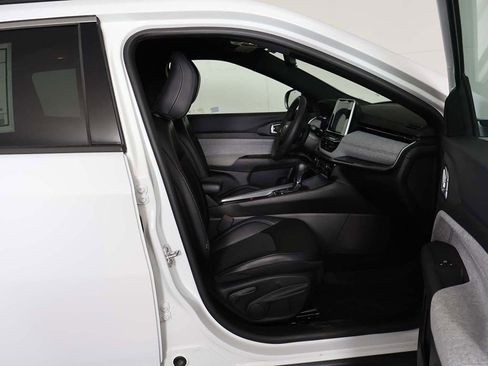 Used 2025 Jeep Compass Latitude AWD/4WD image 28