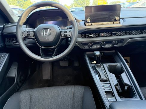 Used 2025 Honda Accord SE image 10