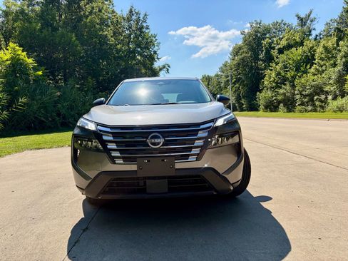 Used 2024 Nissan Rogue S AWD/4WD image 7