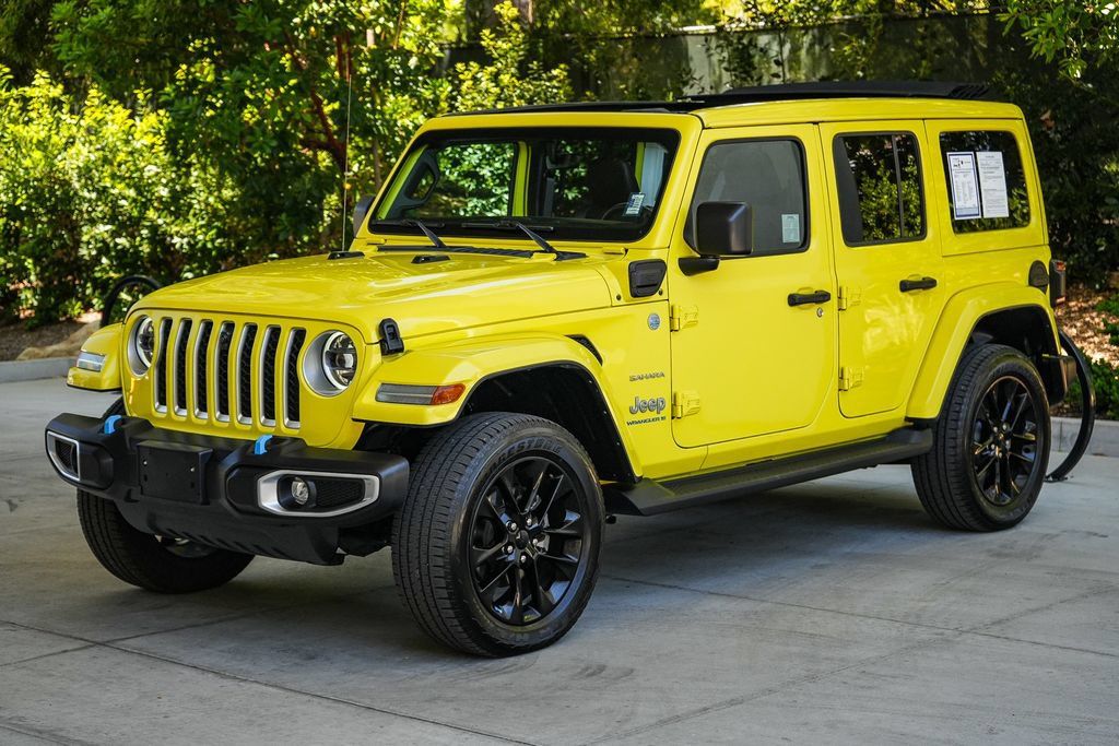 Used 2023 Jeep Wrangler Unlimited Sahara w/ Cold Weather Group AWD/4WD image 3