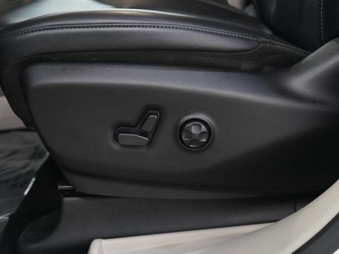 Used 2023 Chrysler Pacifica Touring-L FWD image 30