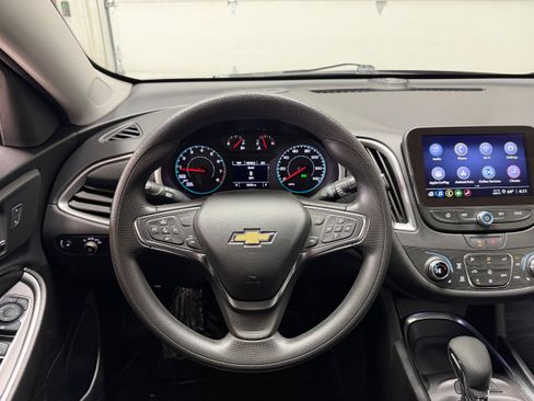 Used 2025 Chevrolet Malibu LT image 13