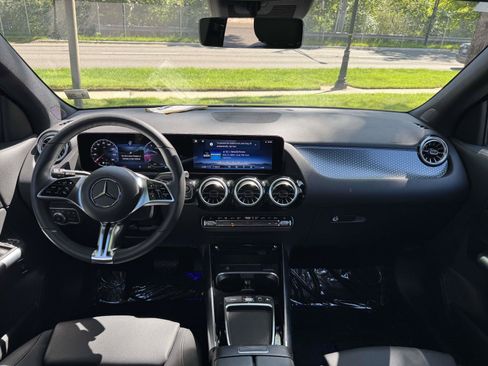 Certified 2025 Mercedes-Benz GLA 250 4MATIC image 33