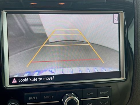 Used 2011 Volkswagen Touareg Sport image 14