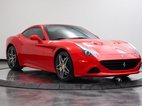 Used 2016 Ferrari California T RWD image 7