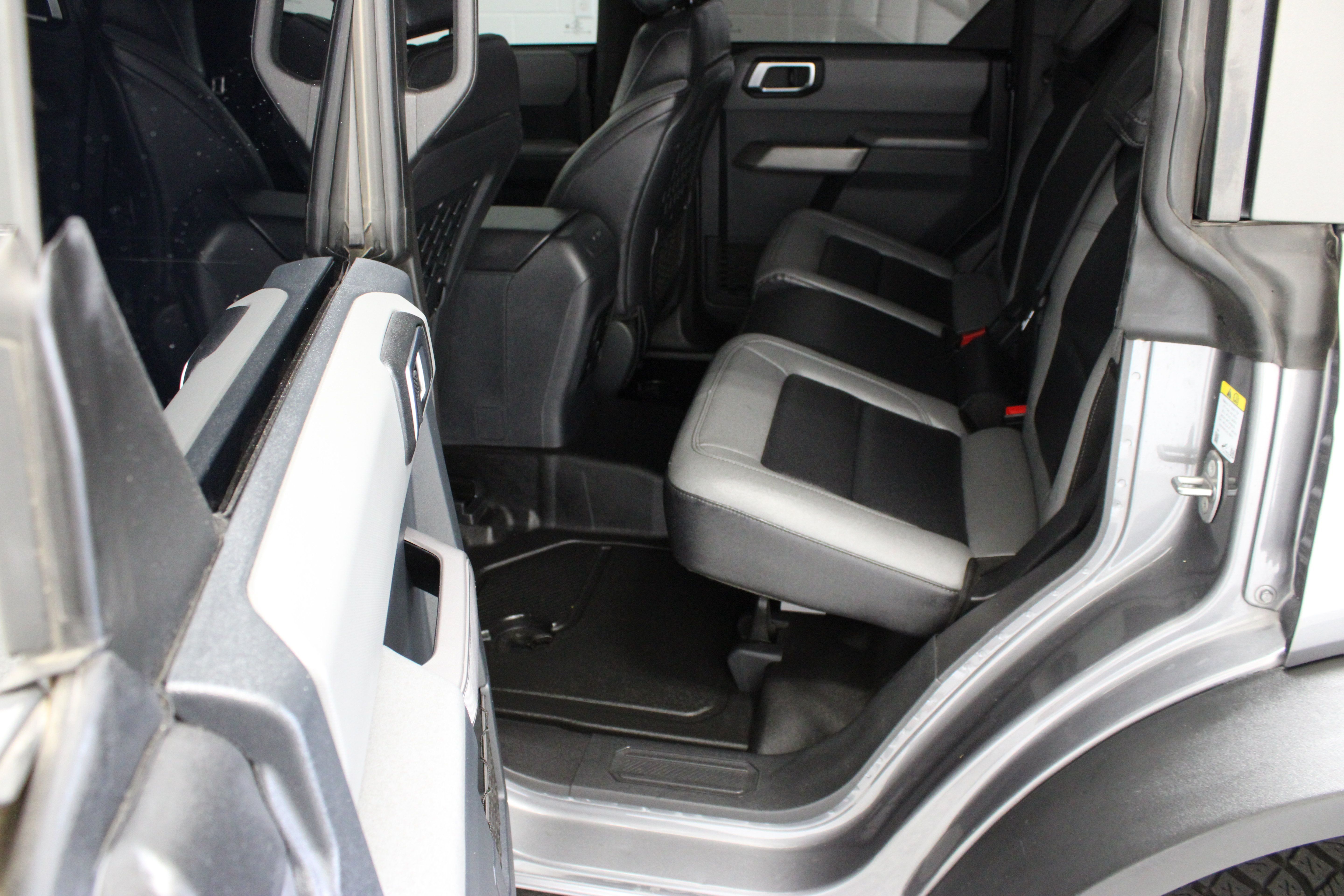 Used 2023 Ford Bronco Black Diamond w/ Sasquatch Package AWD/4WD image 30
