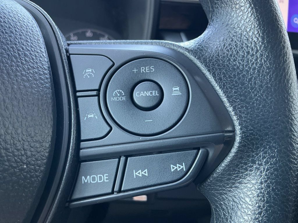 Used 2025 Toyota Corolla LE FWD image 20