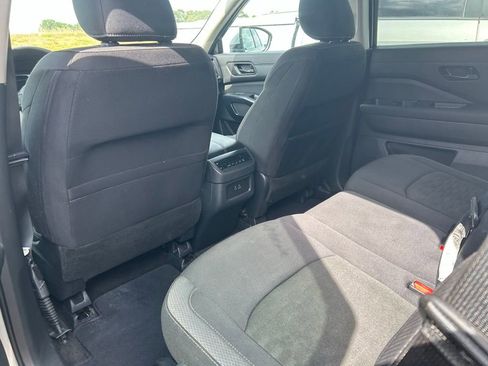 Used 2025 Nissan Pathfinder SV FWD image 7
