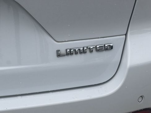Used 2022 Jeep Grand Cherokee Limited AWD/4WD image 30
