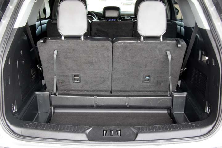 Used 2024 Ford Explorer XLT w/ Equipment Group 202A AWD/4WD image 9
