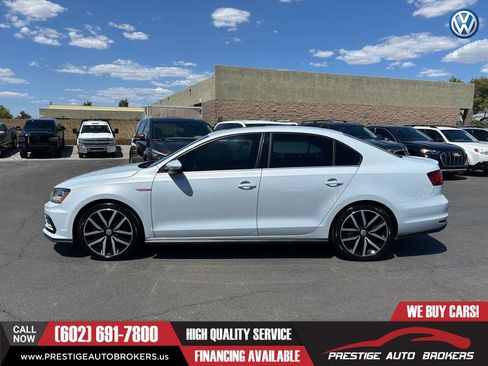 Used 2018 Volkswagen Jetta GLI FWD image 2