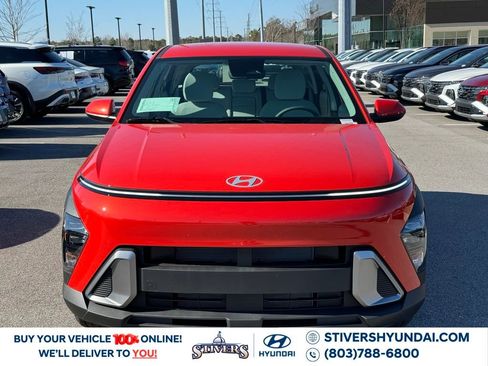 Certified 2025 Hyundai Kona SE image 6