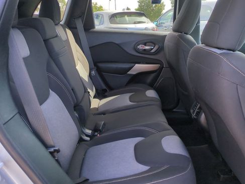 Used 2018 Jeep Cherokee Latitude w/ Altitude Package image 23