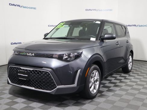 Used 2025 Kia Soul LX w/ LX Technology Package FWD image 11