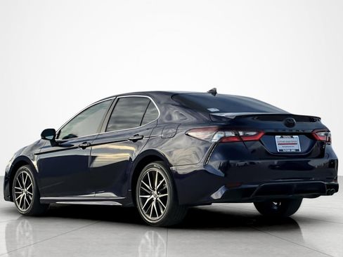 Certified 2022 Toyota Camry SE image 3
