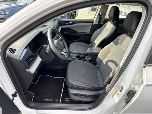 Used 2023 Volkswagen Taos SE w/ Panoramic Sunroof Package AWD/4WD image 11