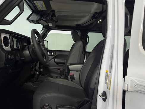 Used 2024 Jeep Wrangler Unlimited AWD/4WD image 23